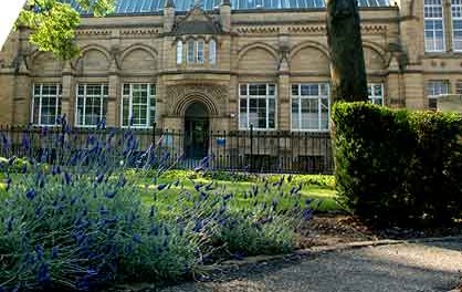 Manchester  Gallery on Manchester School Of Art From Grosvenor Park Courtesy Holden Gallery