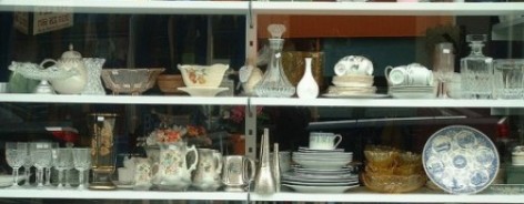 Second hand shop window-Ann-Rapstoff