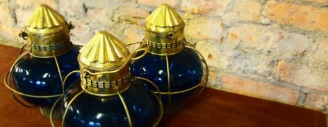 Second hand vintage store In Situ, oil lamps