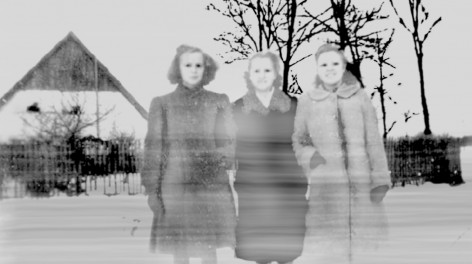 122007: "Drei Frauen" (Three Women), 2008, Inkjet, 227 x 150 cm