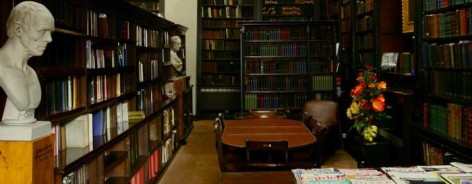 Photo of the Portico Library in Manchester, with bookshelves lining the walls