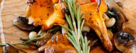 Photo of a wooden board with cepes on it