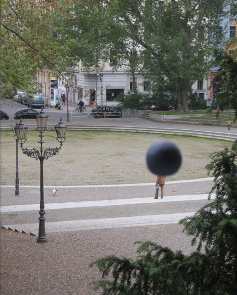 Simon Le Ruez, Mariannenplatz, 2010. Courtesy the artist