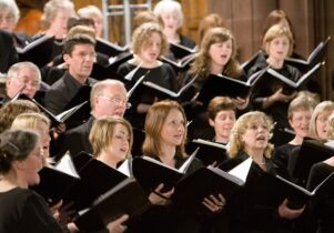 Halle Choir singing