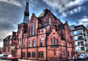 Photograph of the Scandinavian Seamen's Church with a bold blue sky