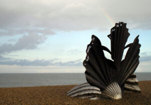 Photo of Maggi Hambling's Scallop sculpture by the sea
