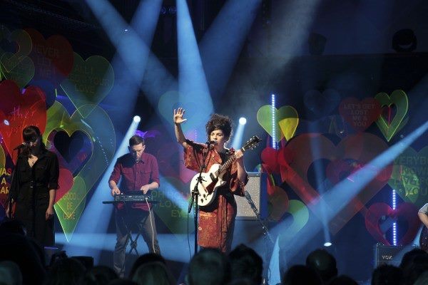 Photo of Jesca Hoop playing live with her band