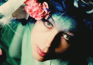 Jane Weaver with flower head dress