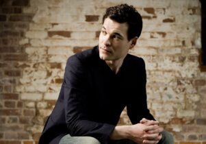 Photo of conductor Ryan Wigglesworth