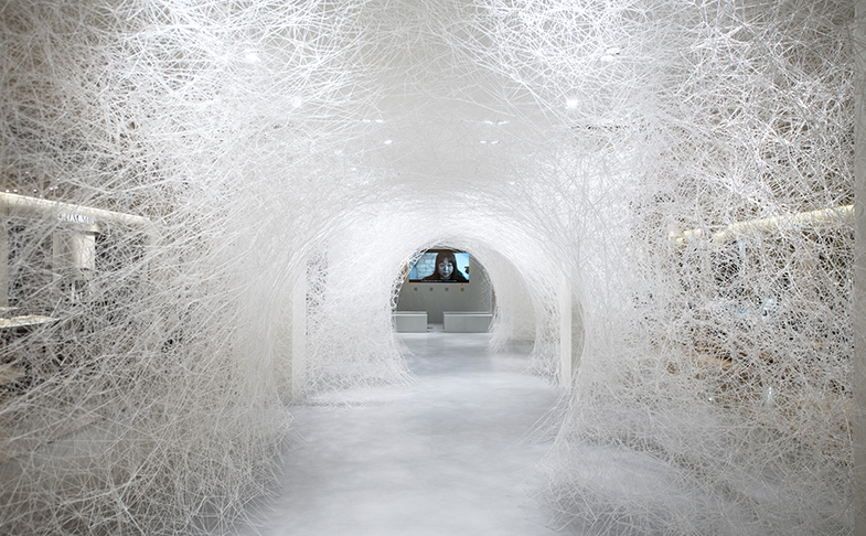 Chiharu Shiota, Memory of the Ocean, 2017. Le Bon Marche, Paris, France. Installation – white wool wires. Photo by Gabriel de la Chapelle. Copyright vg Bild Kunst Bonn 2017 and the artist