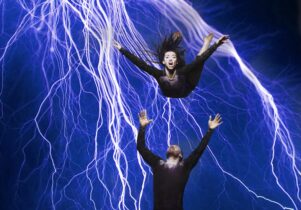 Motionhouse Charge at MediaCityUK Piazza