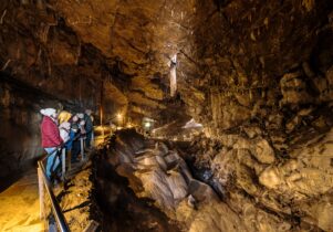 Poole's Cavern & Buxton Country Park