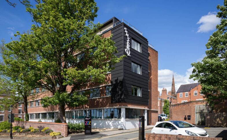 Roomzzz Aparthotel Chester City