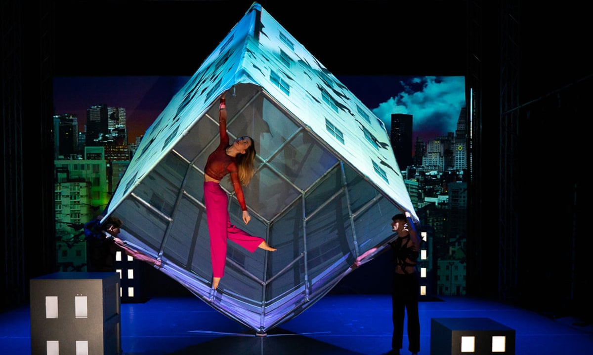 Motionhouse Nobody at the Lawrence Batley Theatre Creative Tourist