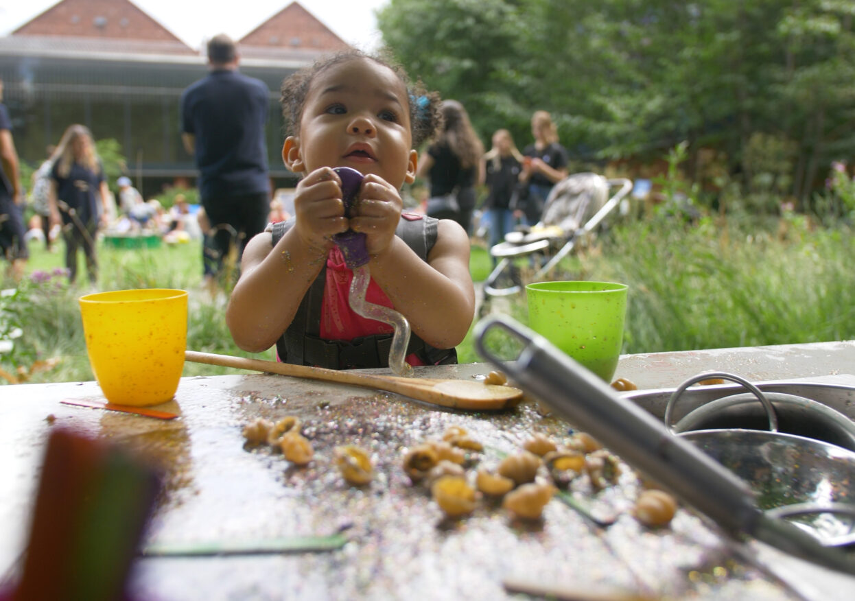 Outdoor Art Club at The Whitworth Families Creative Tourist