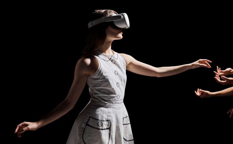Alice in VR Wonderland at York Designer Outlet