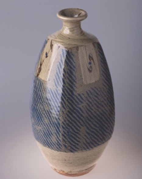William Plumptre, Paddled Bottle, thrown with colbalt slip inlay, iron decoration and wood ash glaze, 2020. Photography by Mark Woods