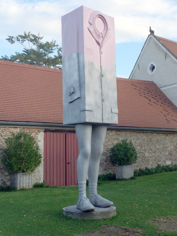 Erwin Wurm, Big Kastenmann, 2012. © Studio Erwin Wurm