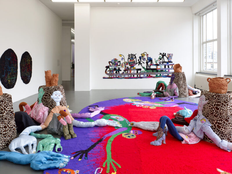 Afra Eisma, poke press squeeze clasp, 2021. Installationview Kunstinstituut Melly, Rotterdam, 2021. Courtesy the artist. Photo: Kristien Daem