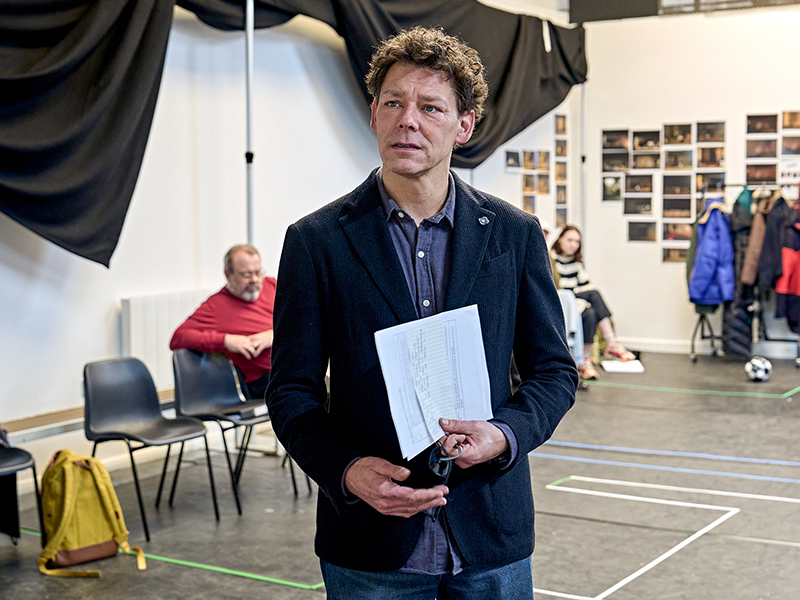 Player Kings. Richard Coyle (King Henry IV). Credit - Manuel Harlan. 020 800x600 AW