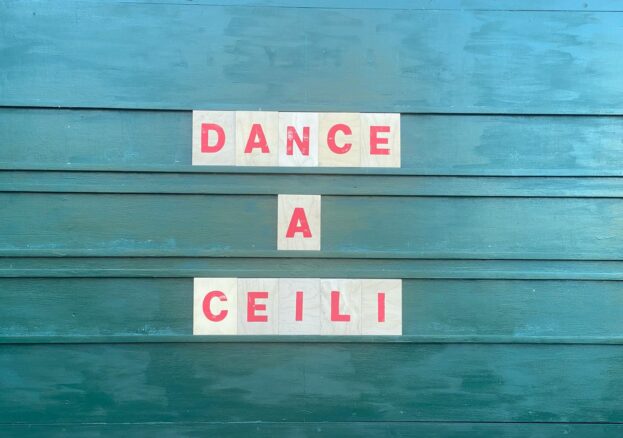 A sign that says 'Dance a Ceili'