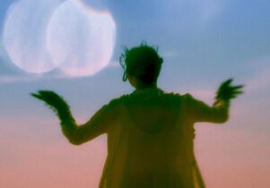  Charmaine Poh, The Moon Is Wet (2025), 24:30, 3-channel video installation. Commissioned by PalaisPopulaire. Film still courtesy of the artist.