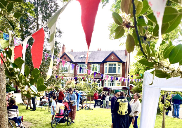 Central greenwalk and visitors