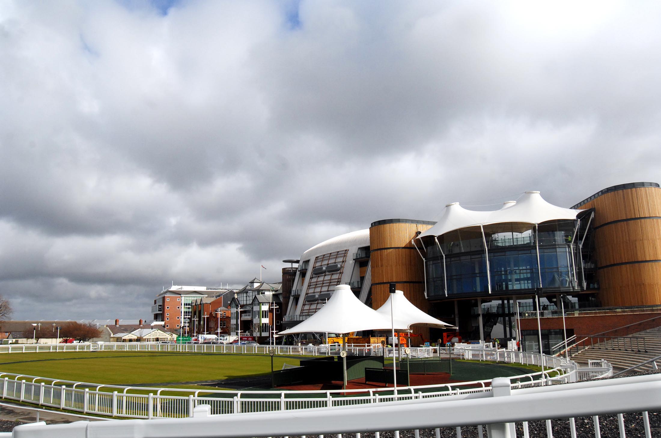 Aintree Racecourse Creative Tourist aintree-race-style-expected-to-be-bigger-and-brighter-as-crowds-return
